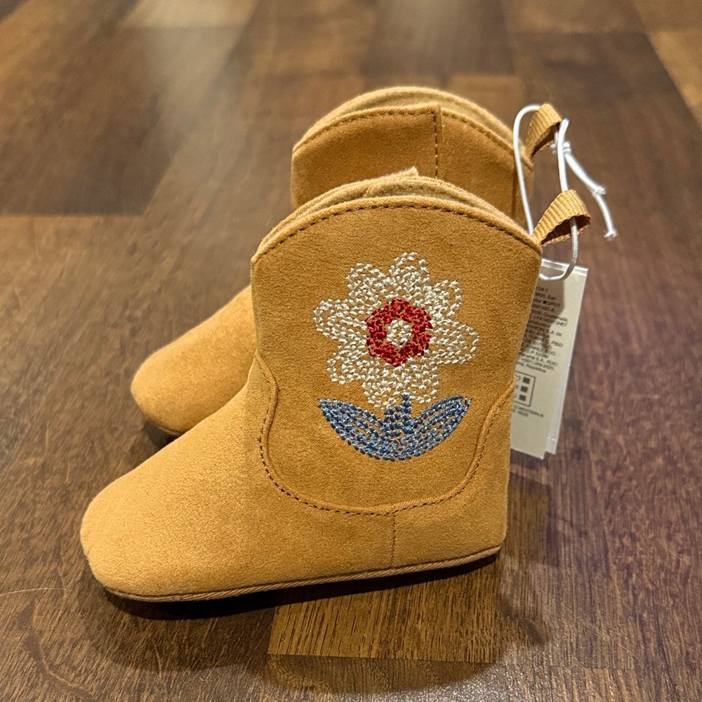NWT Old Navy Flower Embroidered Moccasin Style Boots (size 6-12 mos)